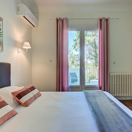 Logis Hotel Le Blason De Provence Monteux Exterior foto
