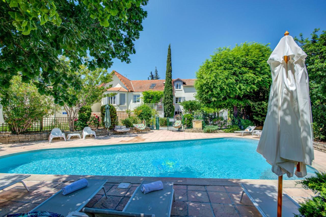 Logis Hotel Le Blason De Provence Monteux Exterior foto