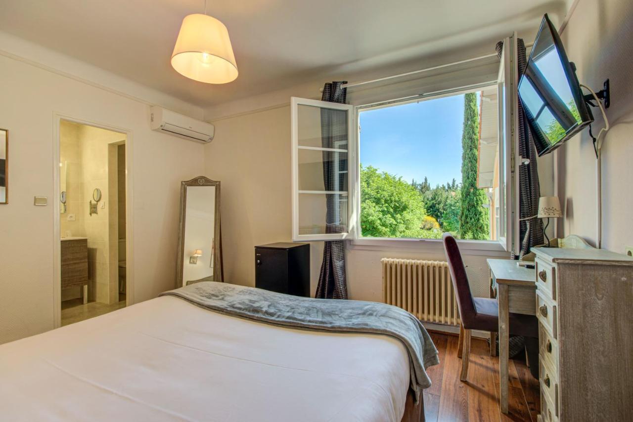 Logis Hotel Le Blason De Provence Monteux Exterior foto