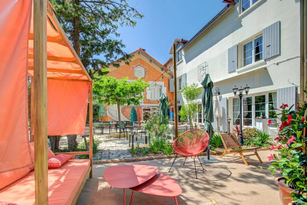 Logis Hotel Le Blason De Provence Monteux Exterior foto