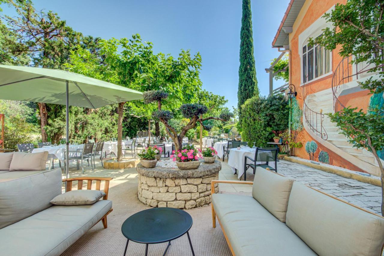 Logis Hotel Le Blason De Provence Monteux Exterior foto