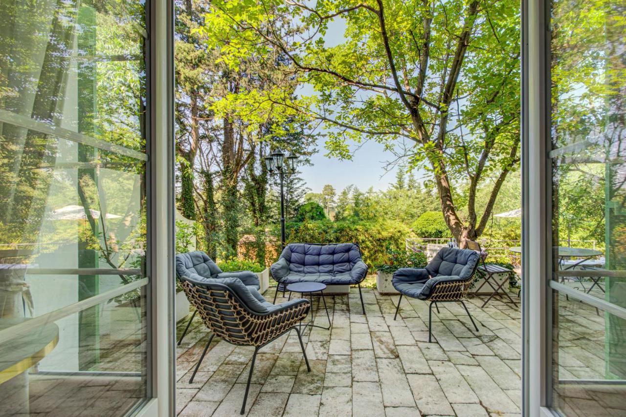 Logis Hotel Le Blason De Provence Monteux Exterior foto
