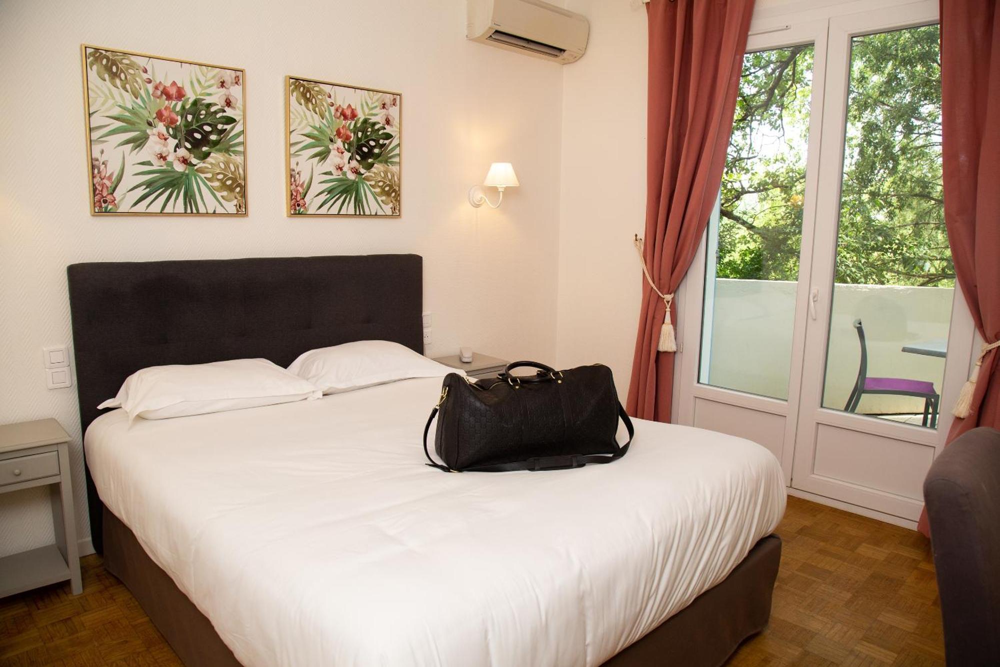 Logis Hotel Le Blason De Provence Monteux Zimmer foto