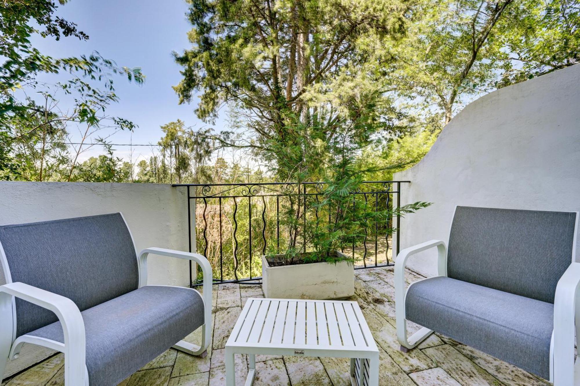 Logis Hotel Le Blason De Provence Monteux Exterior foto