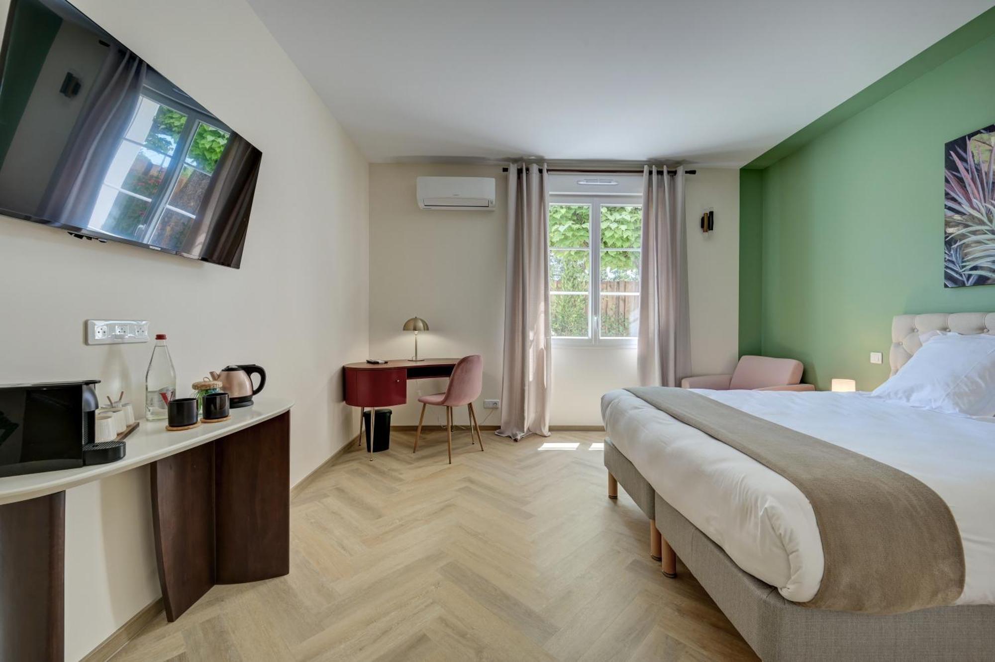 Logis Hotel Le Blason De Provence Monteux Exterior foto