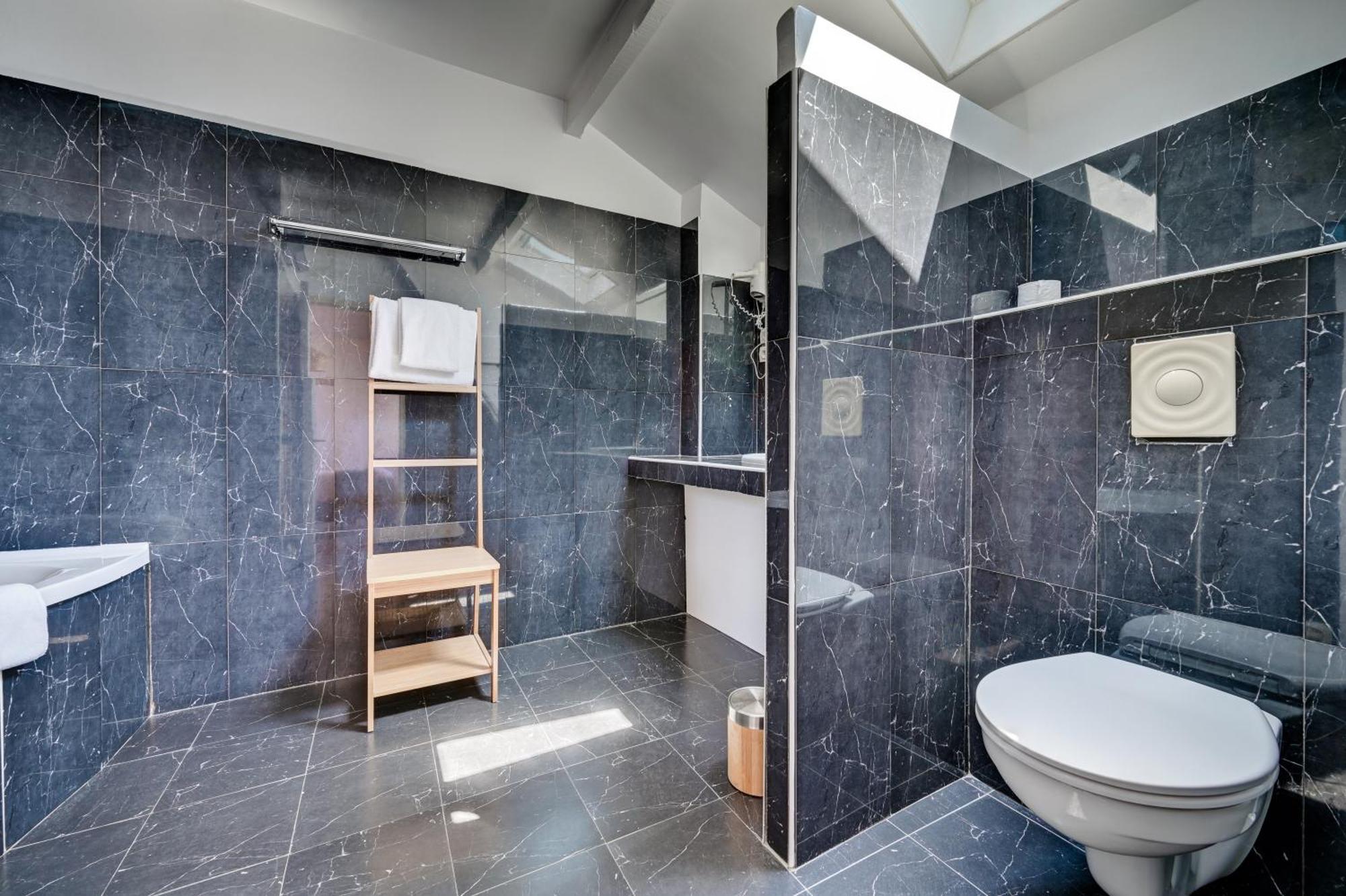 Logis Hotel Le Blason De Provence Monteux Exterior foto