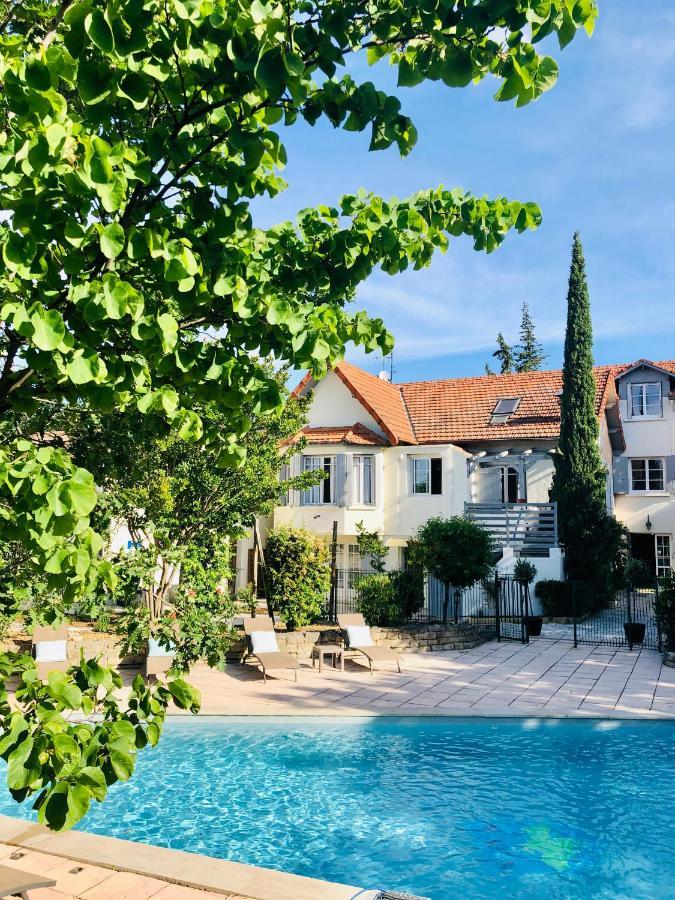 Logis Hotel Le Blason De Provence Monteux Exterior foto