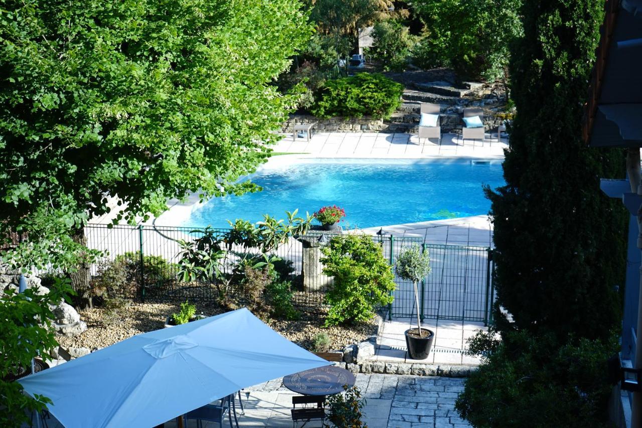 Logis Hotel Le Blason De Provence Monteux Exterior foto
